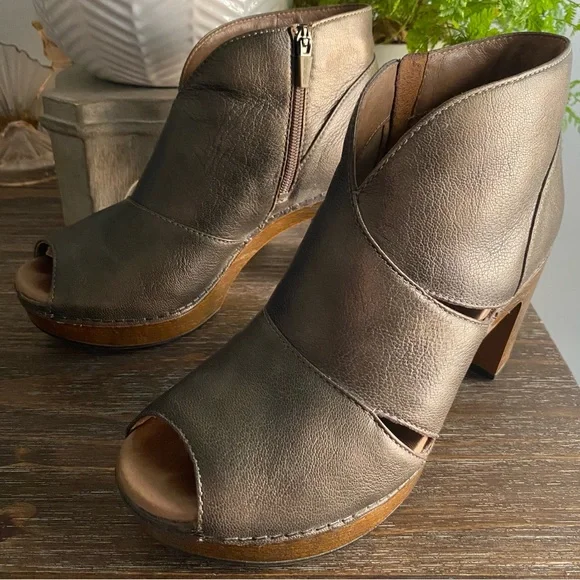 Dansko Delphina Leather Platform Peep Toe Block Heel Clog Booties 38 Aged Bronze - Picture 6 of 16